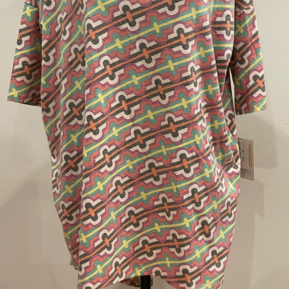 New LuLaRoe M Irma Patterned High Low‎ Tunic with Stretch - Picture 7 of 9